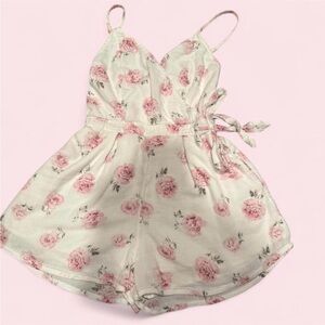 Abercrombie Rose & White Romper XS